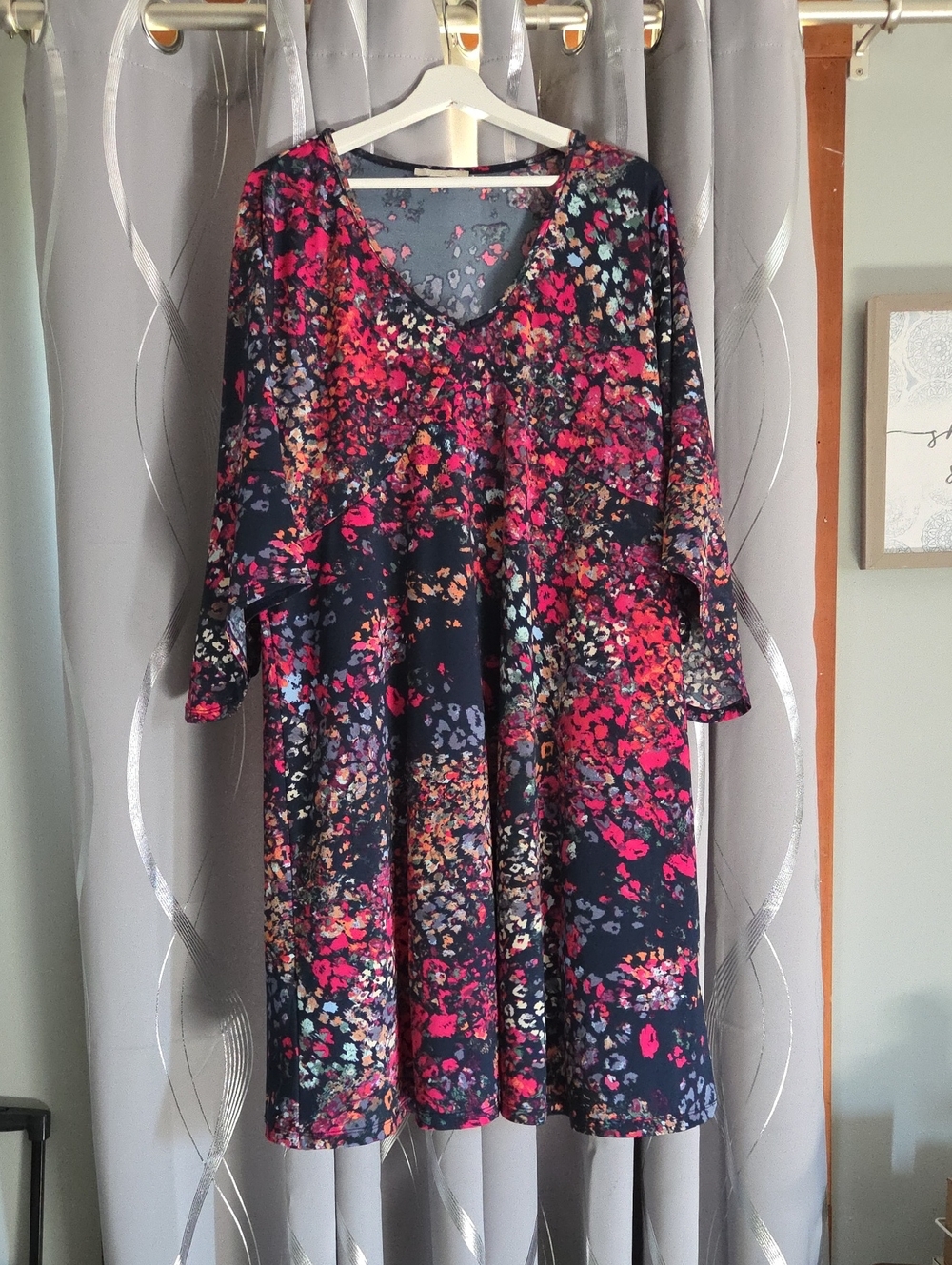 Sunny Leigh Navy Floral V-Neck Midi Dress with Pink Accents XL